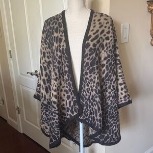 CHARLIE PAIGE Leopard Print Open Front Shawl Cape Wrap Black Trim Trendy OS